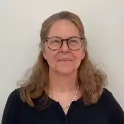 Betsy Backes Headshot