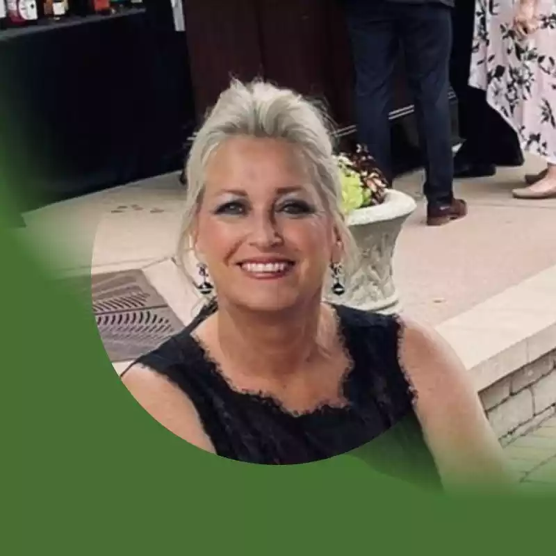 Ellen “ET” Triggian Headshot