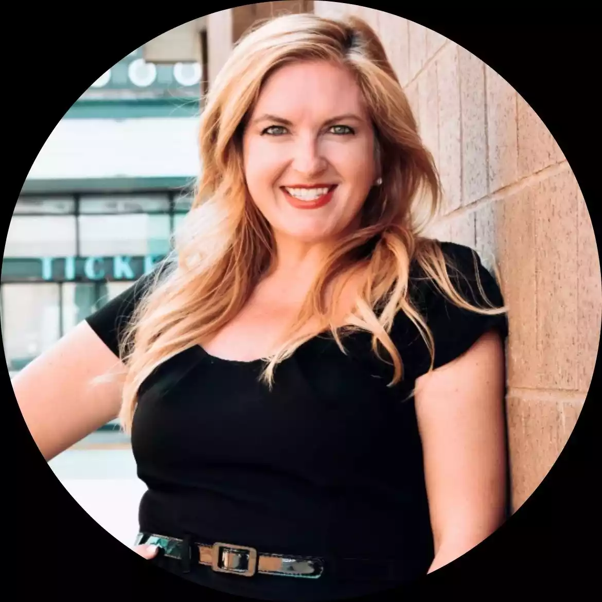 Holly Joy McIlwain Headshot